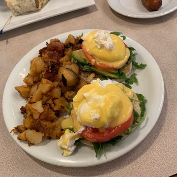 The Kitchen at 135 signature dishes Kitchen Supreme
Avocado Benedict
Spicy Flamenco Omelette